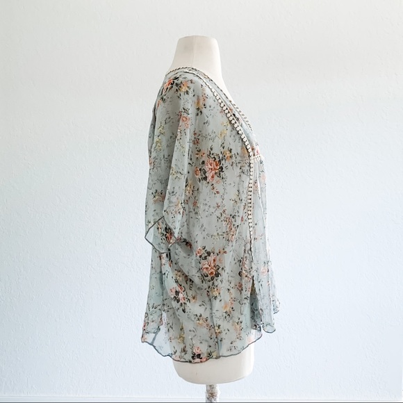 LIVING DOLL Floral Blouse - Picture 4 of 10